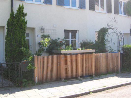 Mülltonnenbox Holzlatten senkrecht